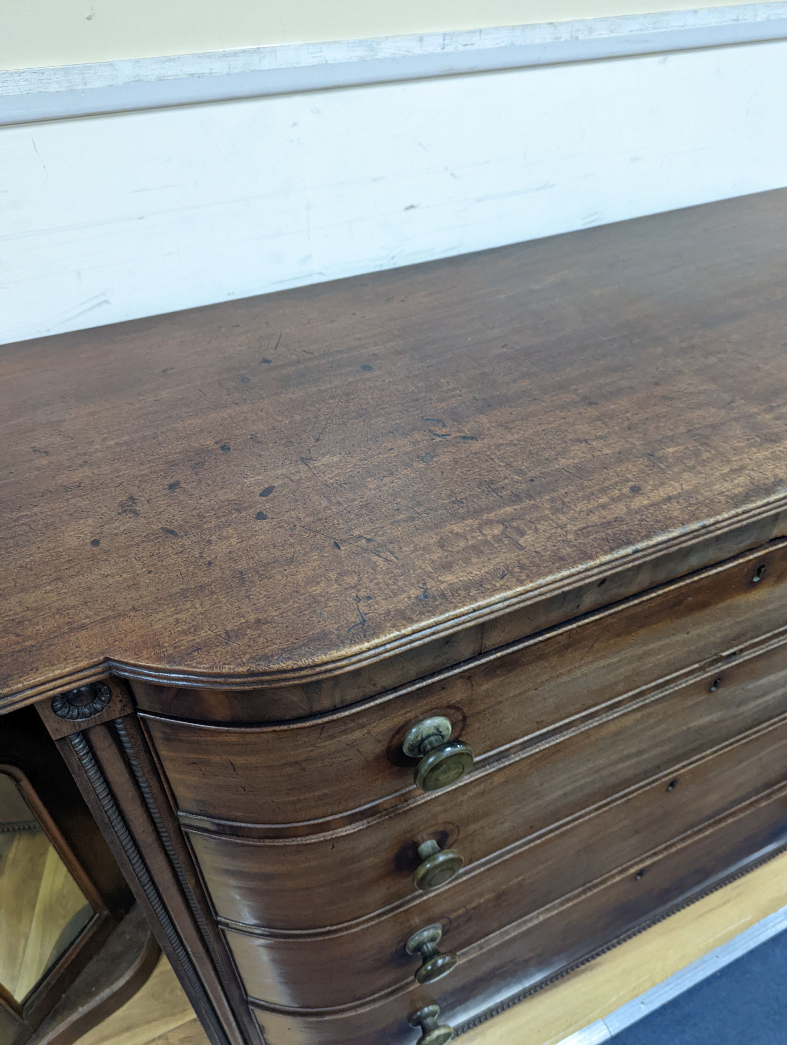 A William IV Scottish mahogany bow front chest of drawers, width 121cm, depth 57cm, height 109cm